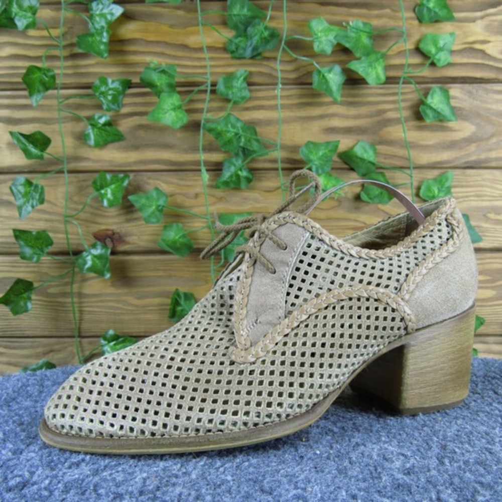 Francesco Morichetti Beige Suede Cutout Oxford Heels Women's Size 35 Lace-Up